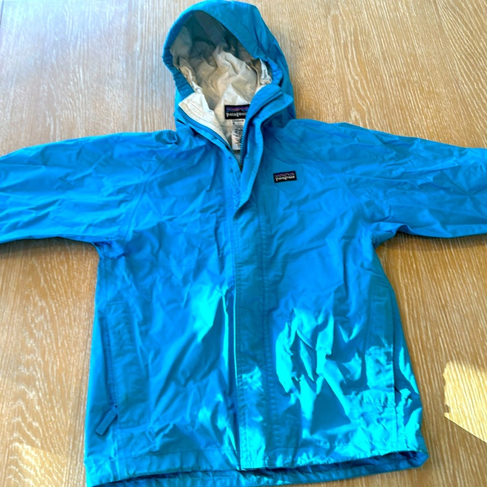 Kids Patagonia raincoat, blue, size 8